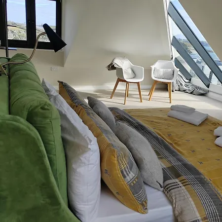 Дом отдыха Modern Open Plan House, Sea Views And Hot Tub *