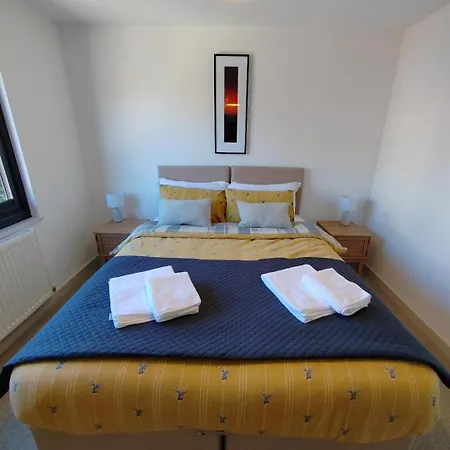 Modern Open Plan House, Sea Views And Hot Tub Фалмут