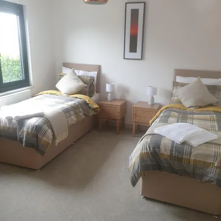 Modern Open Plan House, Sea Views And Hot Tub * Фалмут