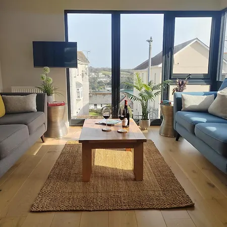 Modern Open Plan House, Sea Views And Hot Tub * Фалмут