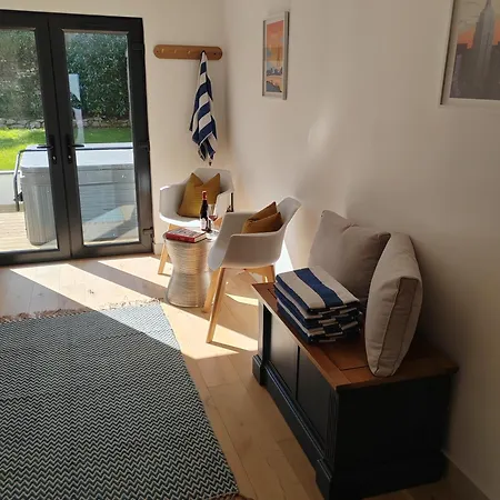 Modern Open Plan House, Sea Views And Hot Tub Дом отдыха